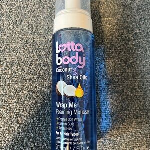 Lottabody Foaming Mousse with Coconut & Shea Oils